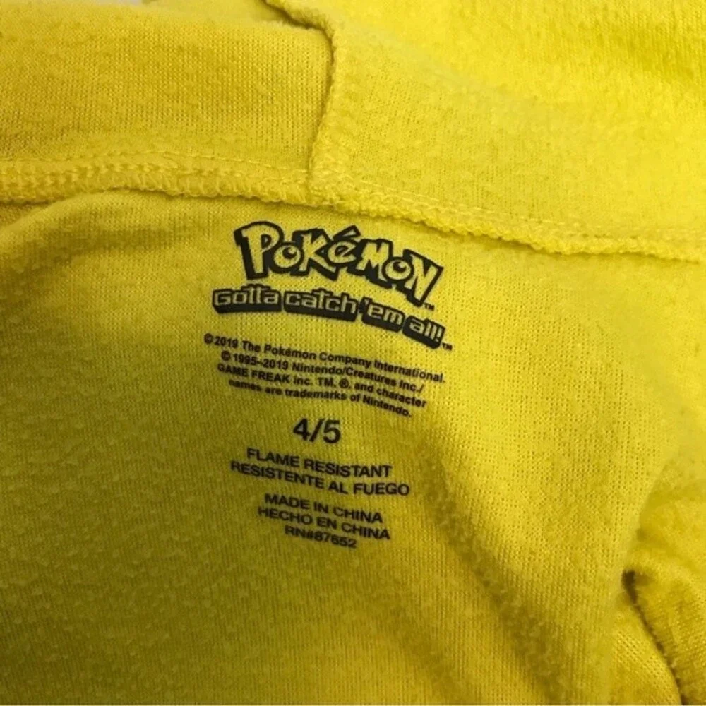 Pokémon one piece pajamas size‎ 4/5